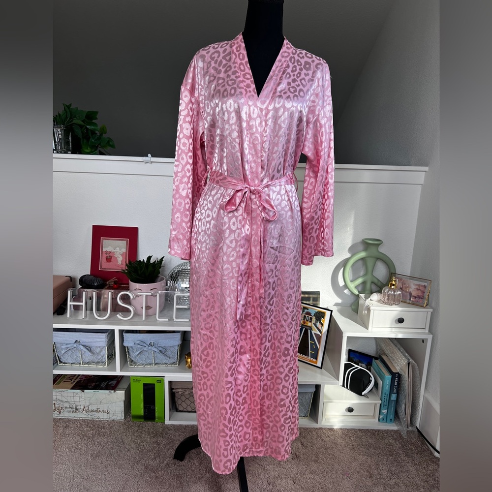 Shimmery Pink Cheetah-print Robe
